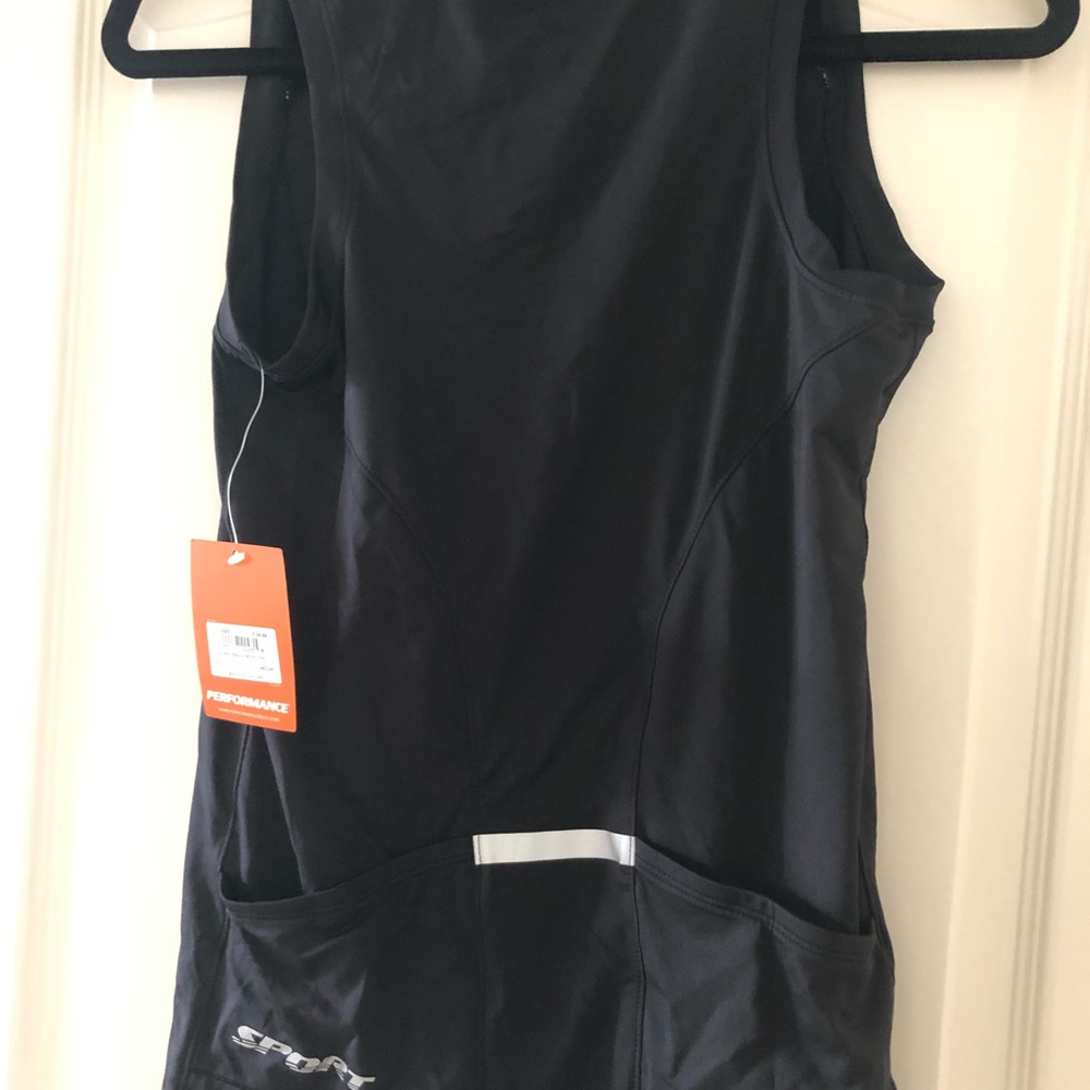 NWT! Women’s sleeveless cycling jersey.
